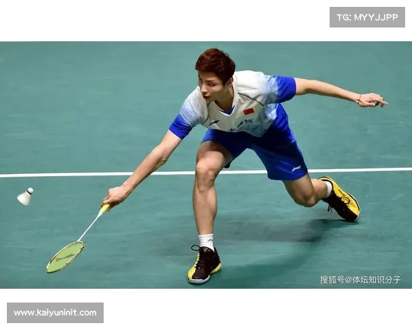 石宇奇夺冠后跪地泪流满面情绪释放彰显奋斗与荣耀的心路历程